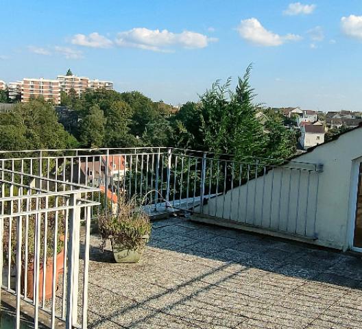 STUDIO EN DUPLEX AVEC GRANDE TERRASSE PLEIN CLIEL - SACLAY